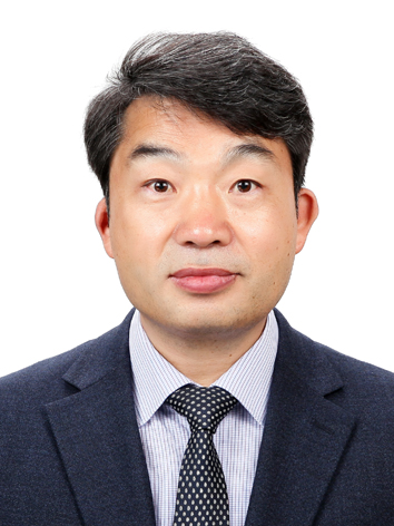 정장을 입은 박종길 프로필 사진